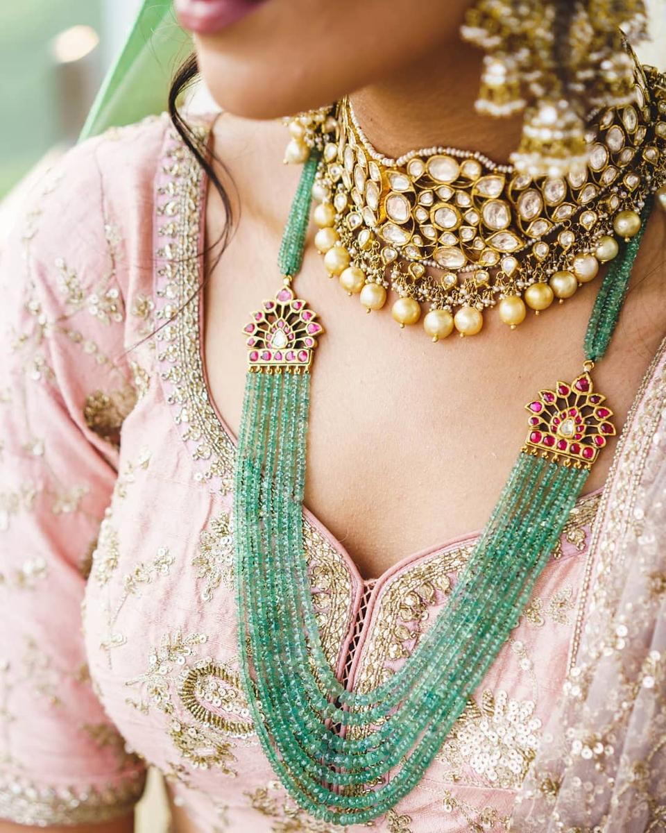 8 Short Necklace Designs in Gold for All the Minimalistic Brides
