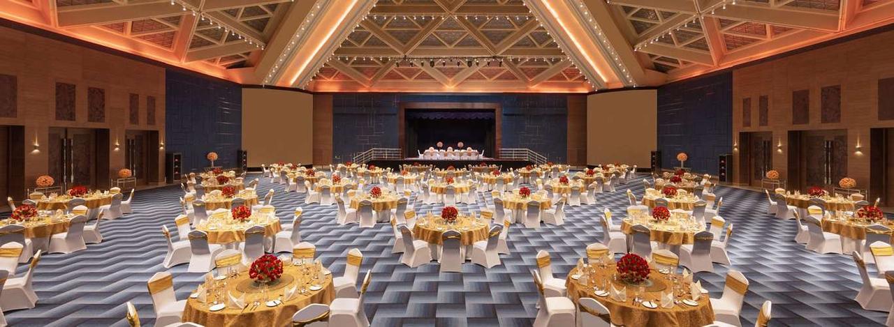 Sheraton Grand Bangalore Hotel, Brigade Gateway
