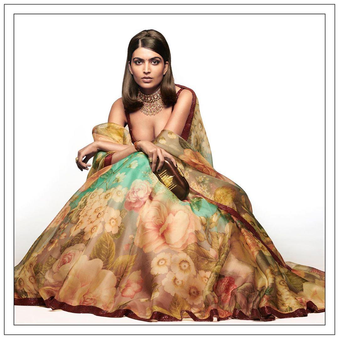 Nargis Lehenga Set with Cape – Swati Vijaivargie