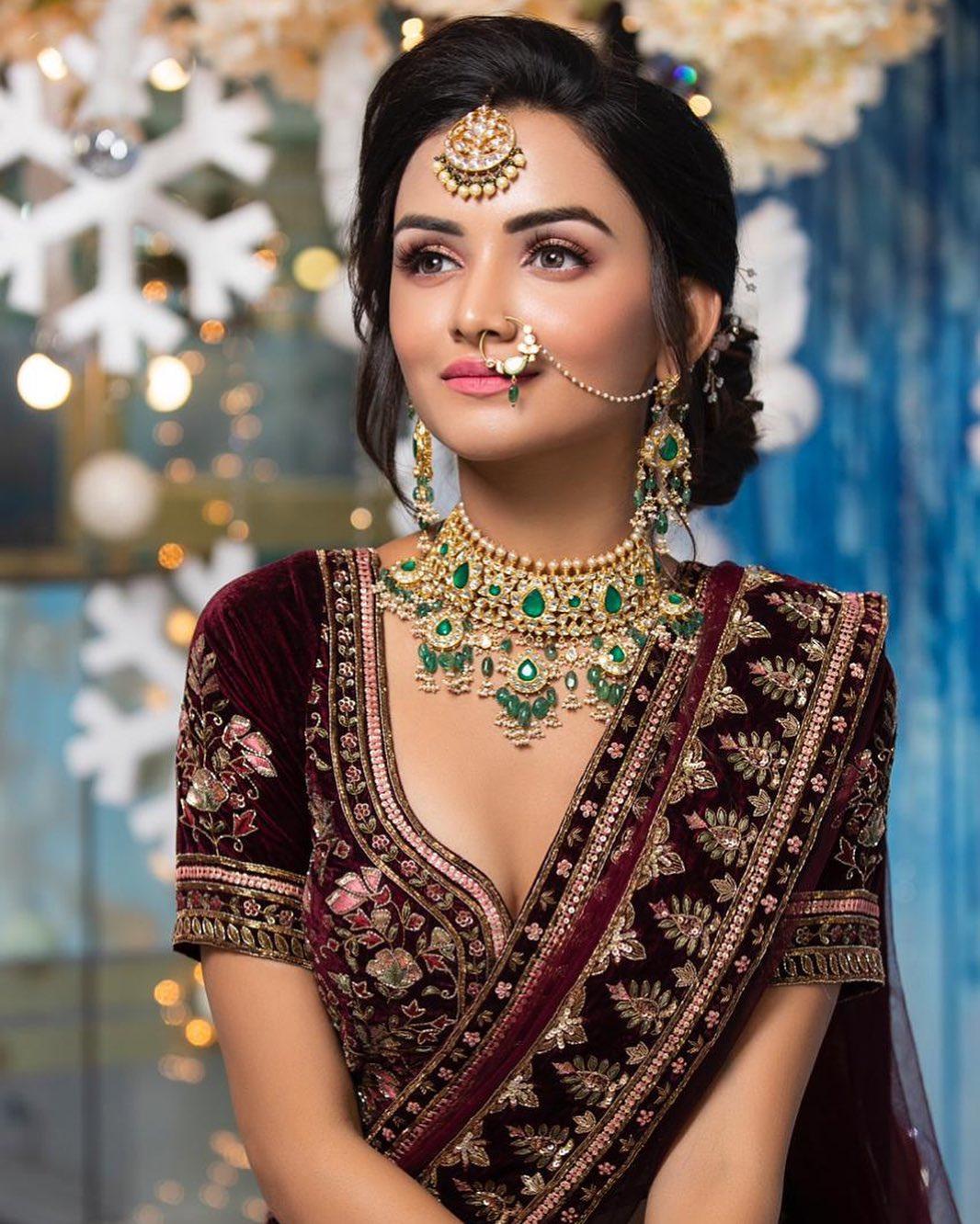 Bookmark these 30+ Best Bridal Hairstyles for Round Face | Hair styles,  Pony hairstyles, Hair style on saree