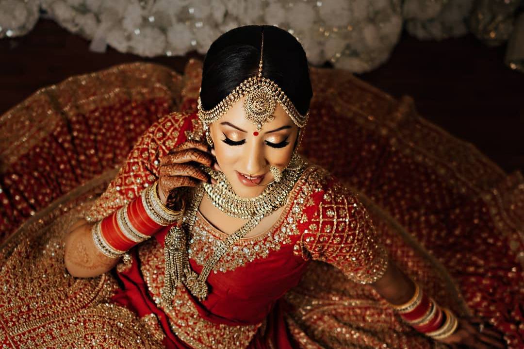 Premium Photo | Red lehenga wedding bridal look