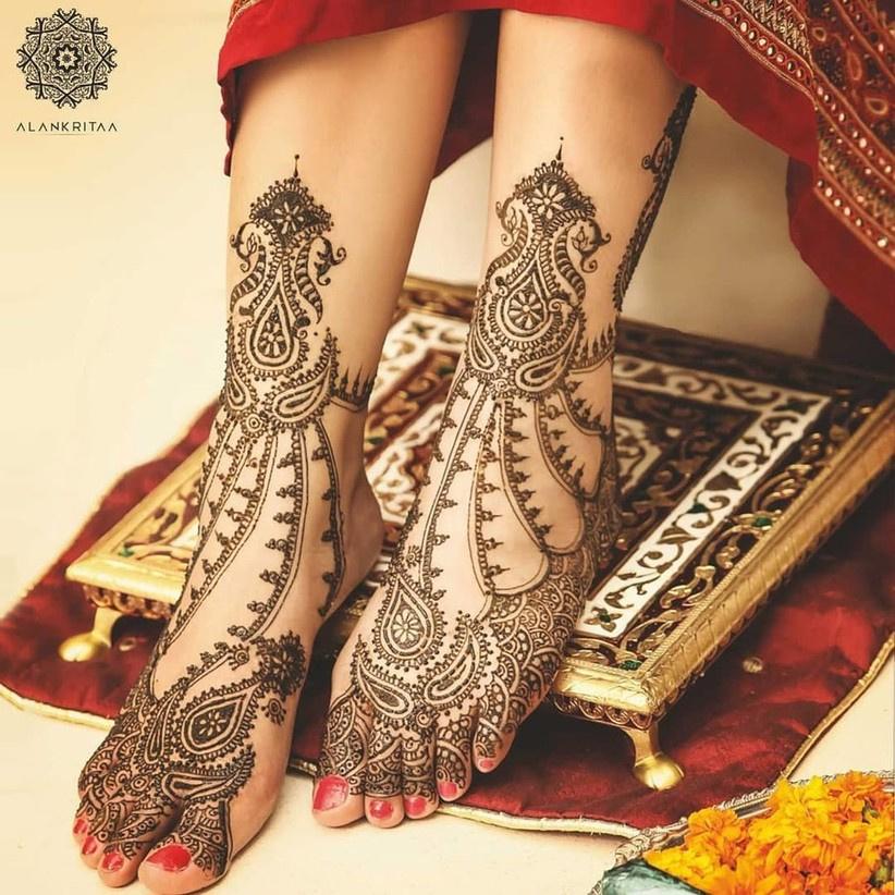 Latest Wedding Arabic Mehndi Designs For Bride Legs
