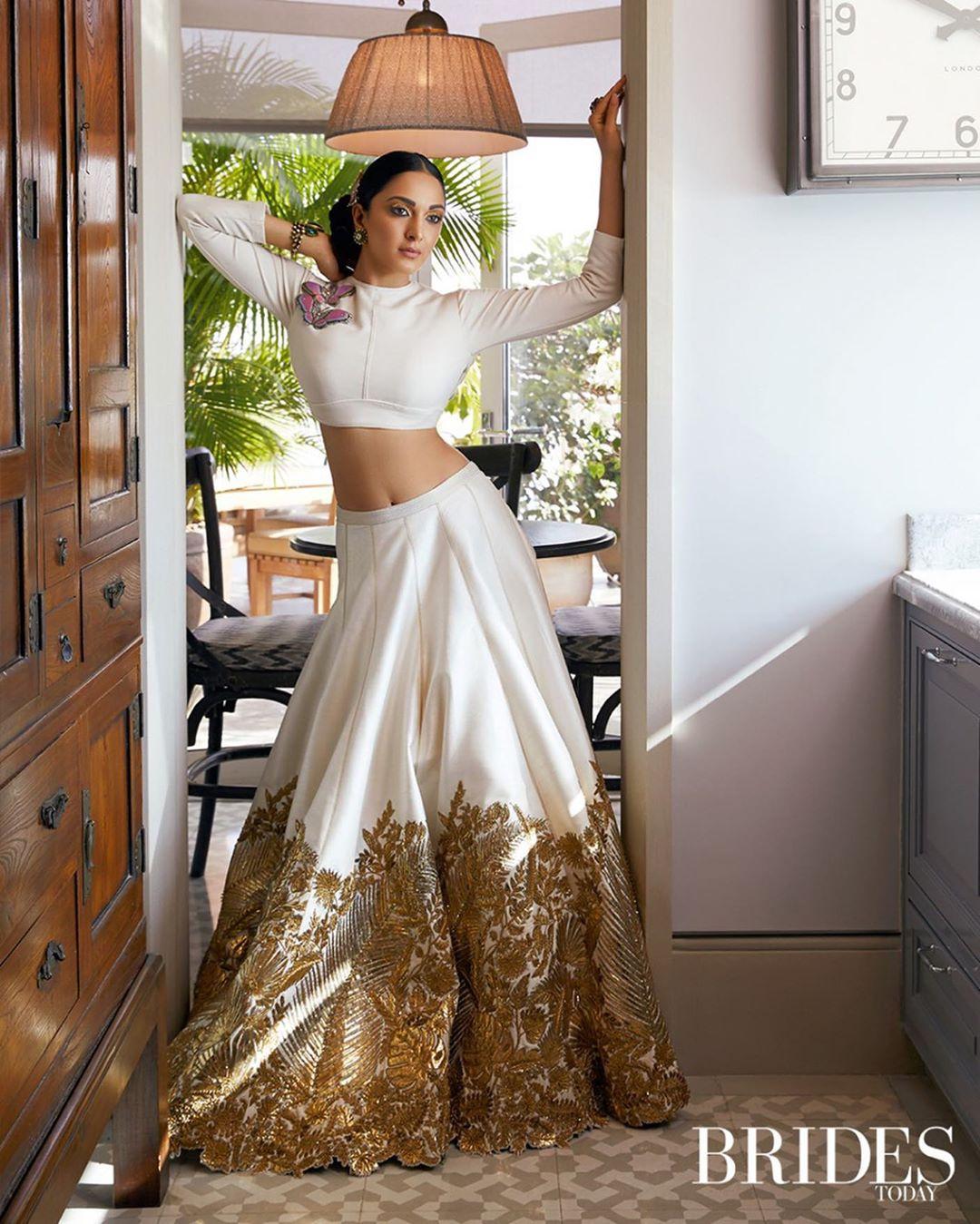 80393 crop top skirt set shantanu nikhil kiara advani in white