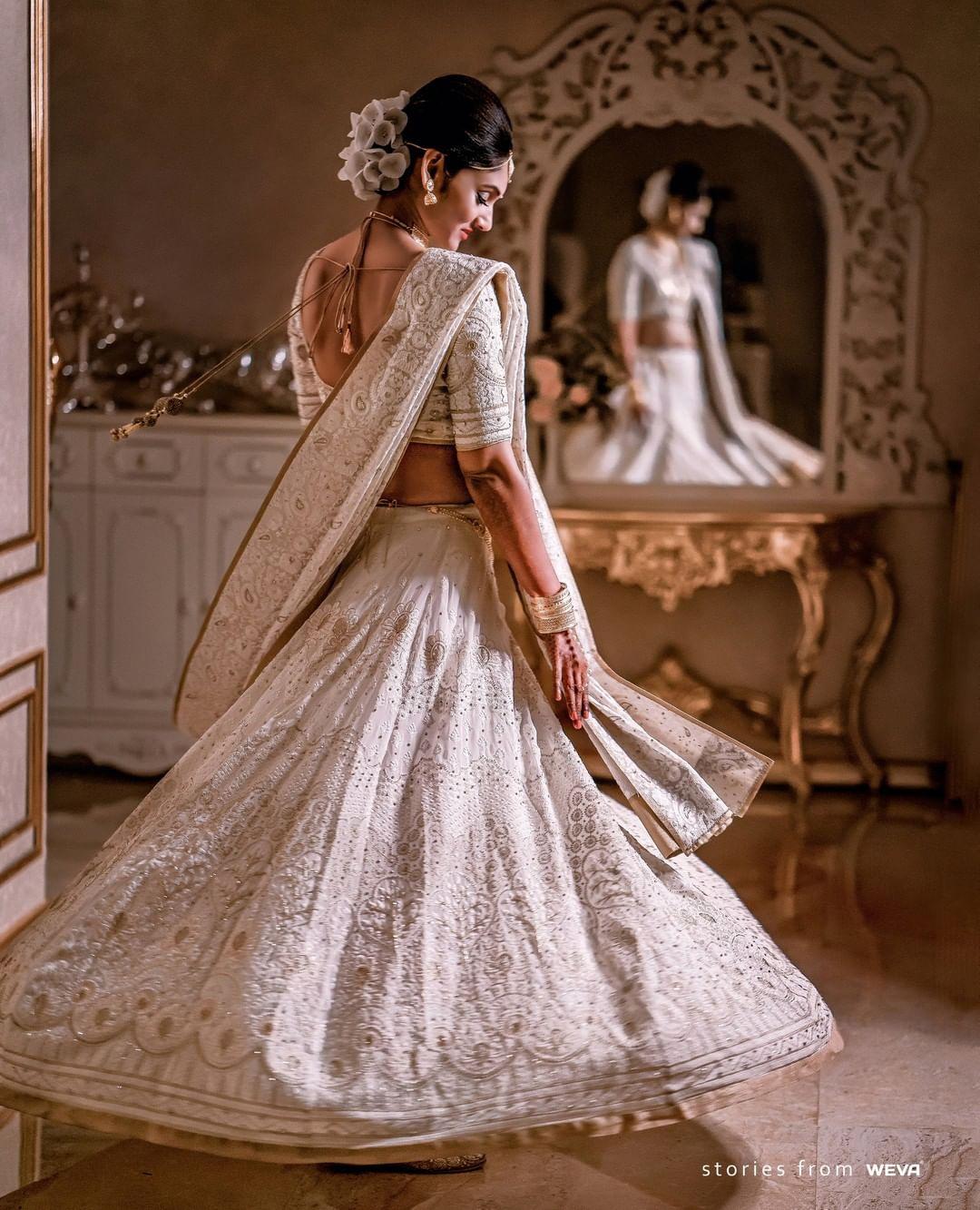 Want to be a Sabyasachi bride but worried about your emptying your bank  accounts? Rent this Sabyasachi lehenga from @Flyrobehyderabad for... |  Instagram