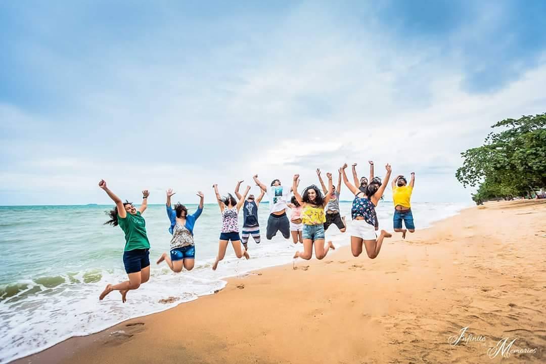 Friends posing for a selfie on the beach Stock Photo - Alamy