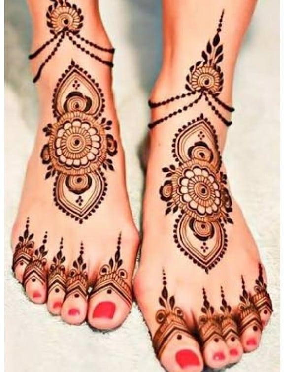 22 Easy Henna Designs for Beginners for Your Hands & Feet