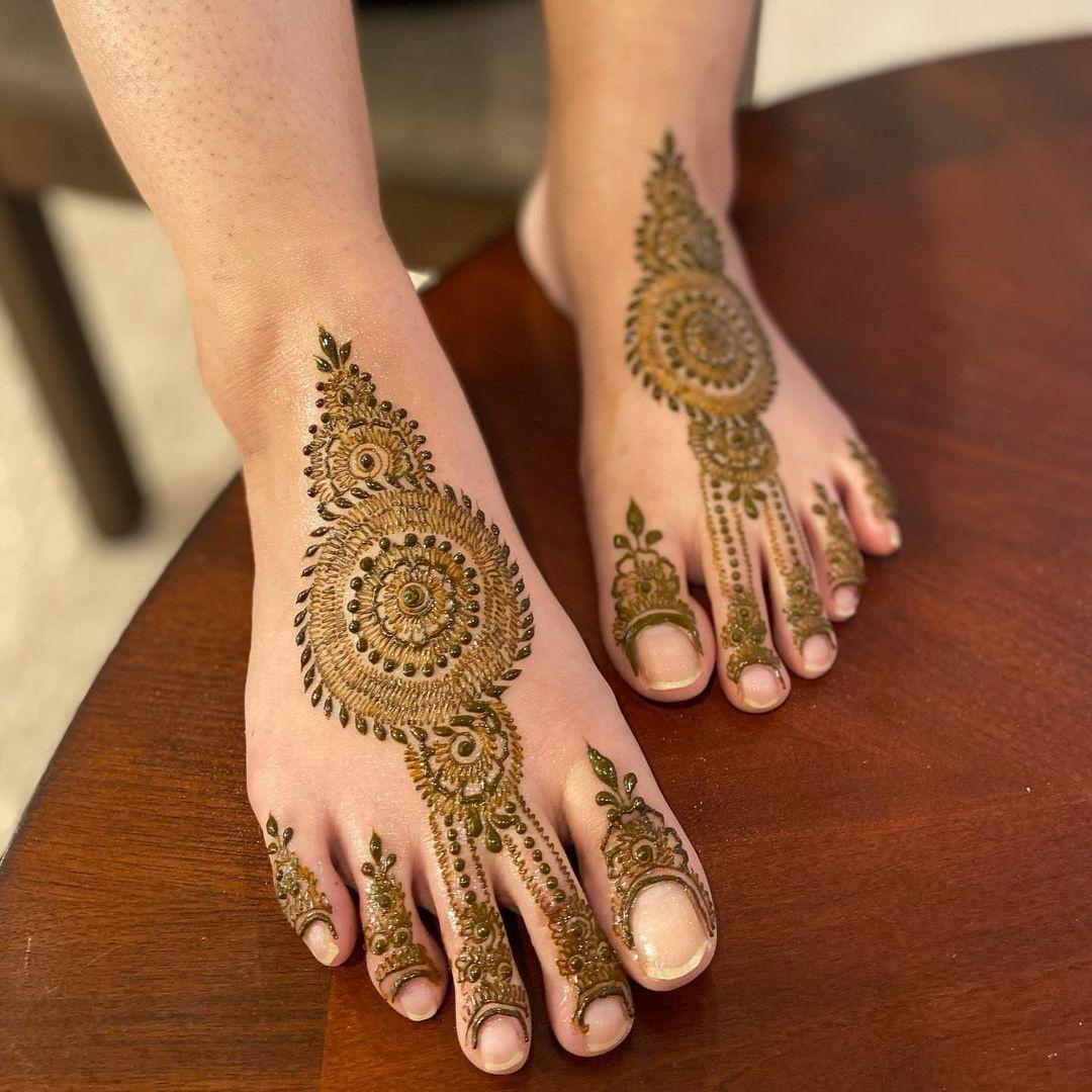 पैरों में सुंदर मेहंदी लगाएं - BEST Beautiful Mehndi Design | Facebook
