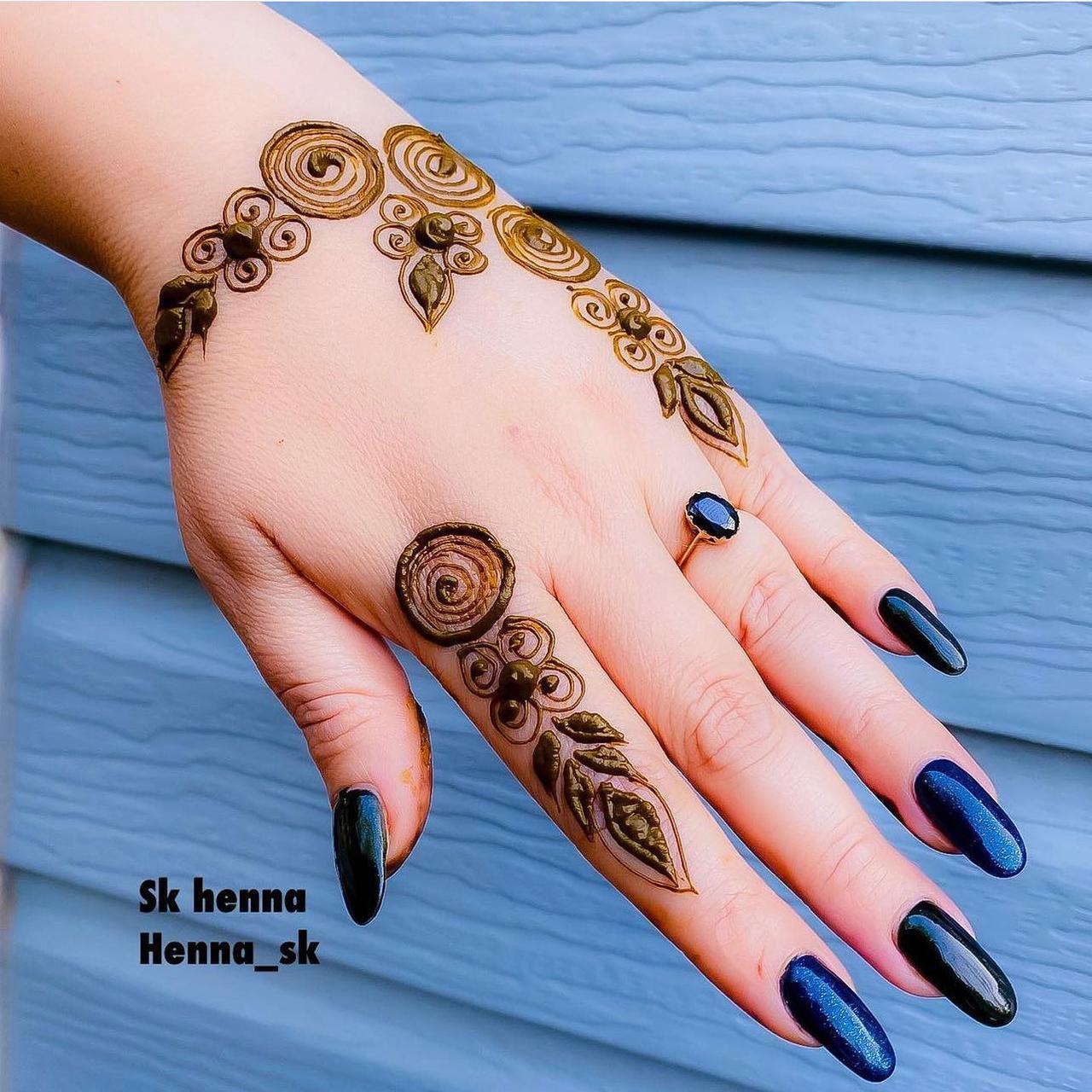 Intricate Henna Design for Fingers