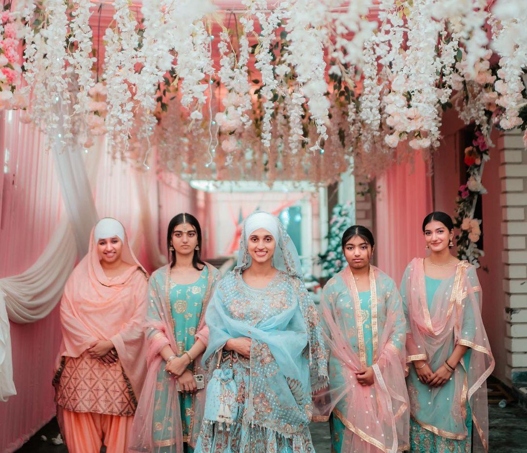 Bridesmaid Poses, Bridesmaid Photoshoot, Indian Wedding, Punjabi Wedding,  Bridal Wear | Bridesmaid photoshoot, Bridesmaid poses, Bride photography  poses
