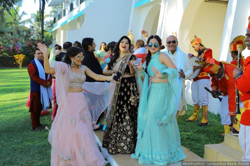 How to Ace the Game of Wedding Dance Choreography When It's Your Sister's Wedding