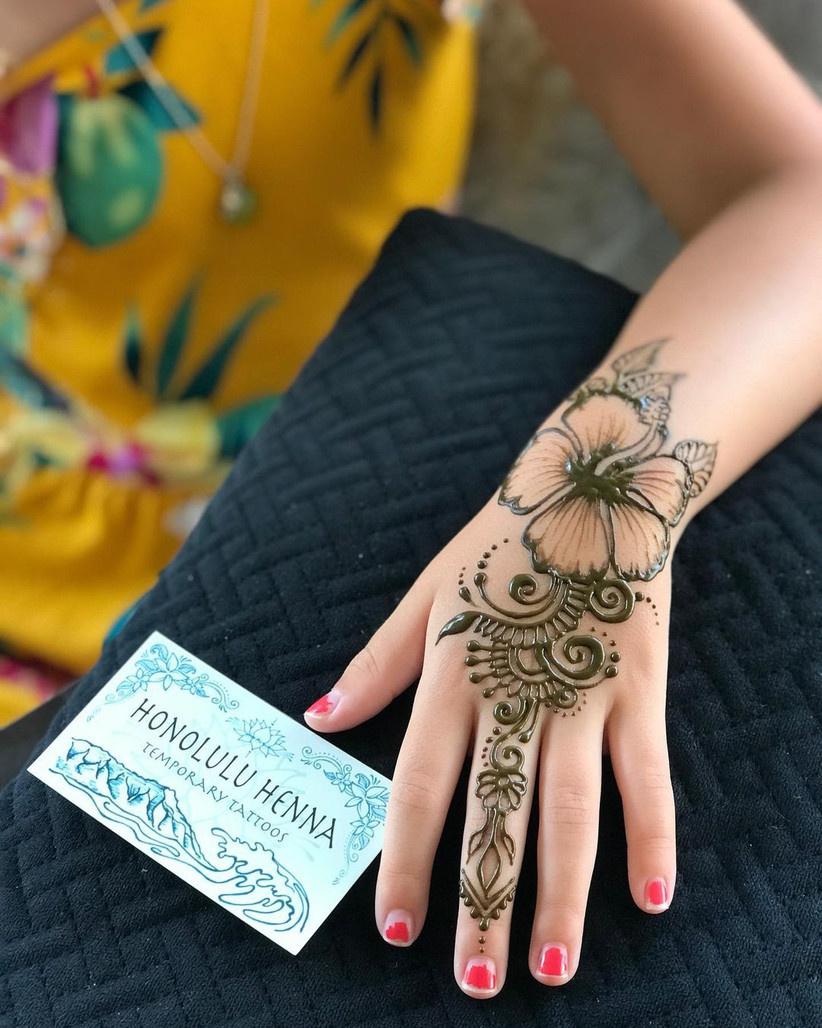 We found the coolest and prettiest matching mother-daughter tattoo ideas  for 2020, ahead, incl… | Simple henna tattoo, Cute henna tattoos, Henna  tattoo designs hand