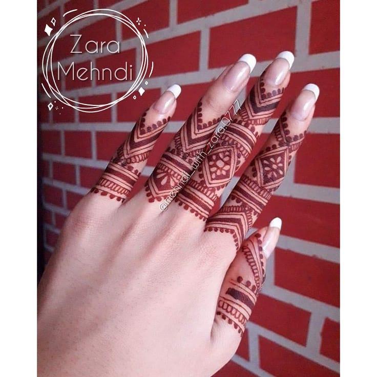 Traditional Lines for Finger Mehndi