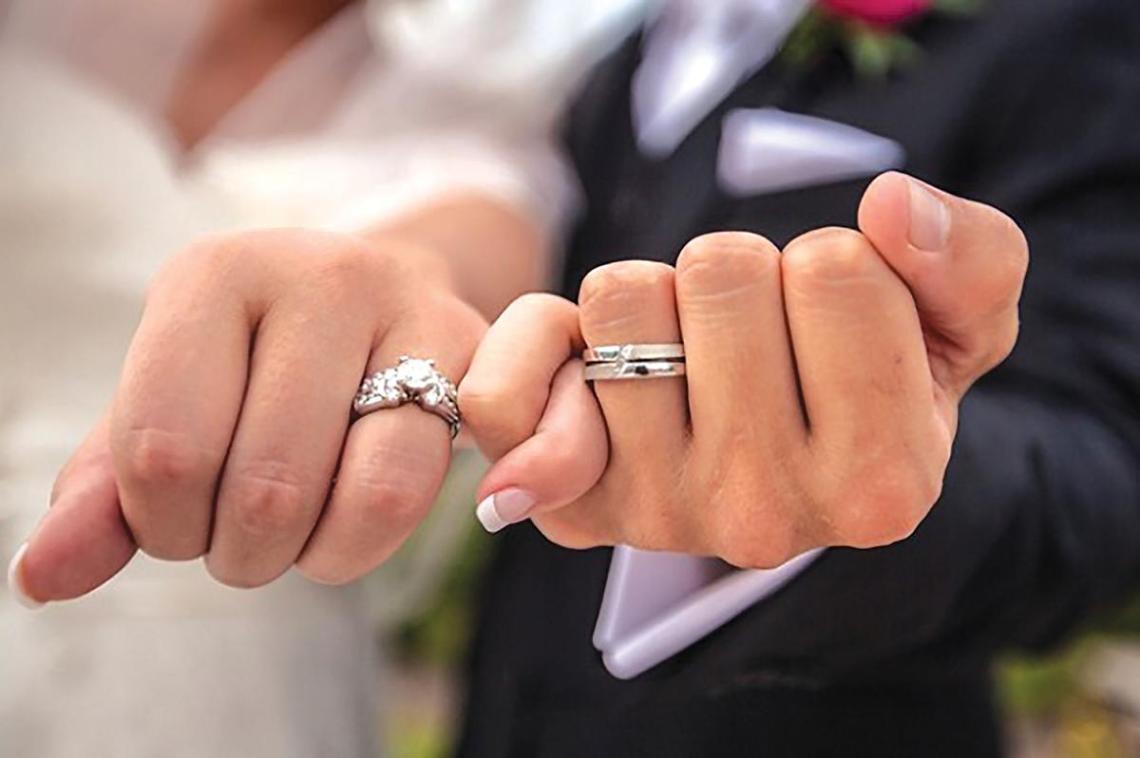 Chunky V Ultra Modern Engagement Ring Wedding Band Set - LOLiDE