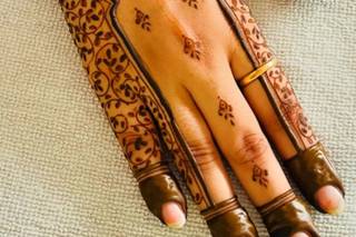 beautiful finger mehndi design