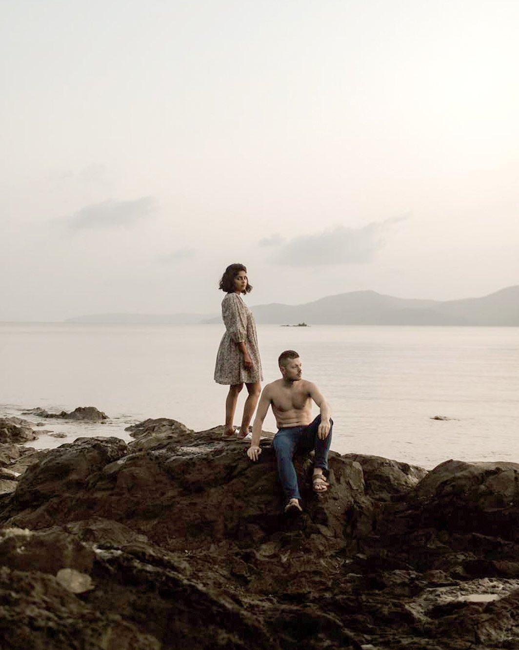 30 best prewedding photoshoot poses for beach you must try