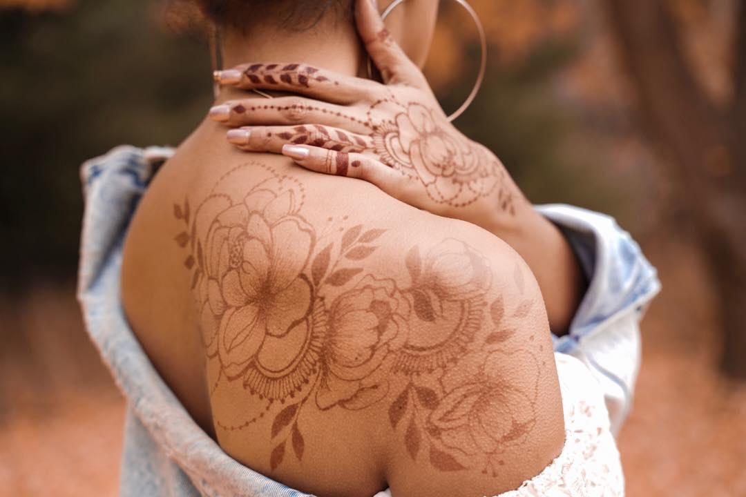 A Girl, Tattoo Master, Mehendi Artist Makes Drawing of Henna Tattoo on  Scalp of Bald Caucasian Man, Shoulder, Neck.the Stock Image - Image of  european, draw: 258998611