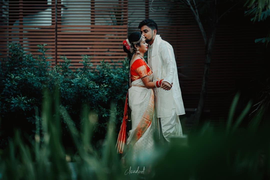 Romantic Wedding Couple Poses - AIEasyPic