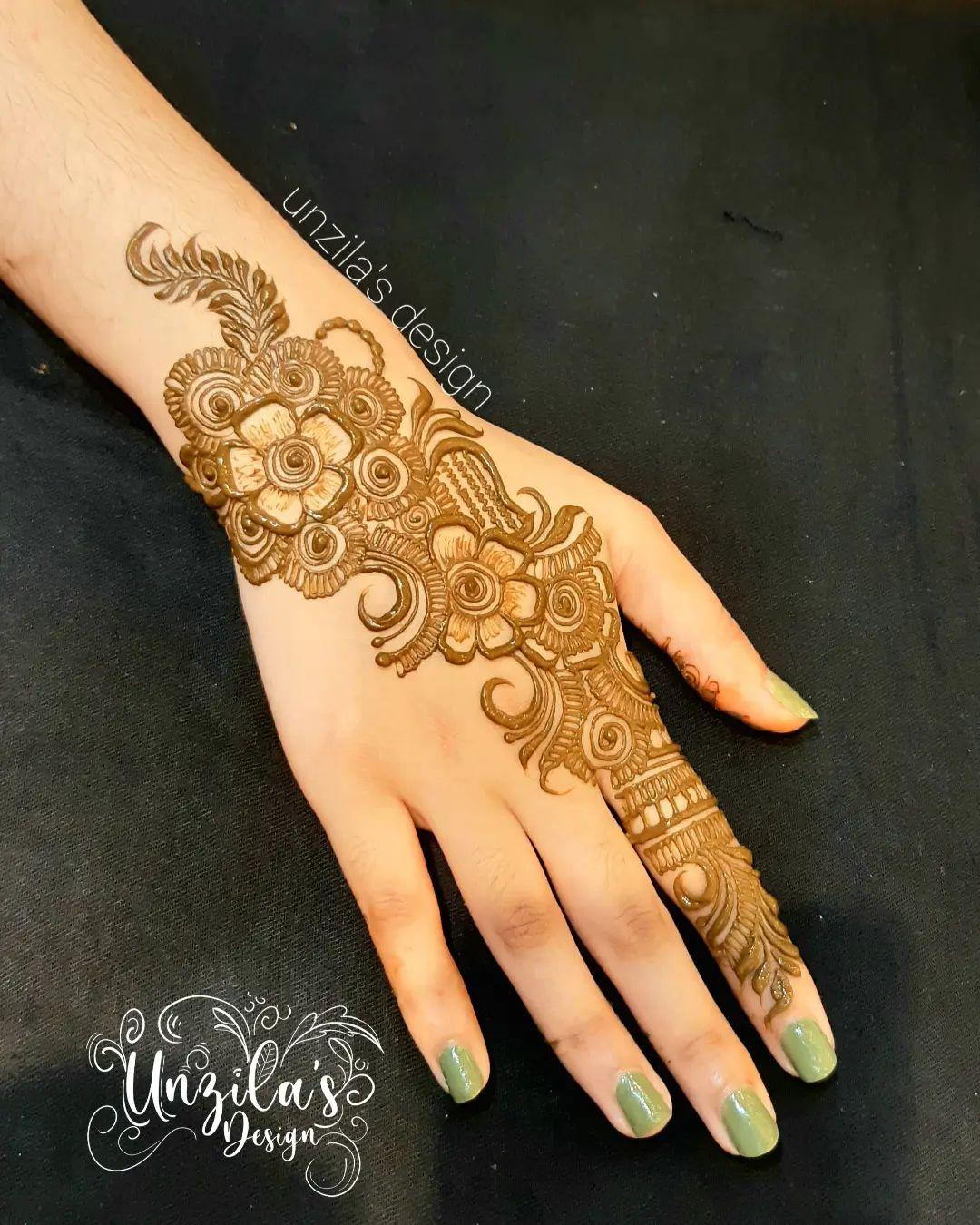 Latest simple arabic mehndi designs for back hands | Back hand mehndi  designs, Full hand mehndi designs, Henna designs hand