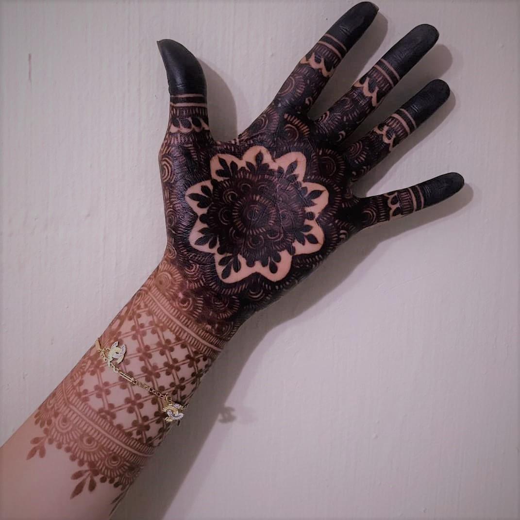 Round Mehndi Designs For Back Hand | Gol Tikki Mehndi Designs | Circle  mehandi Design | Mehandi, Mehndi decor, Body art