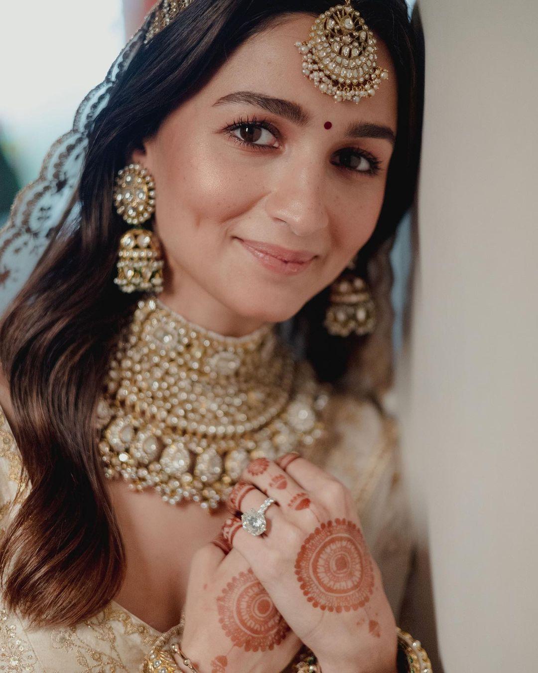 Anushka Sharma latest movie nose ring kundan nose ring nathiya bollywood  kundan nose ring jewellery nose