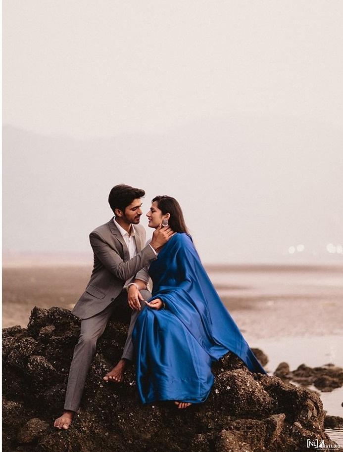15 Simple & Best Pre-Wedding Photography Poses for Couples | MakeupWale-gemektower.com.vn