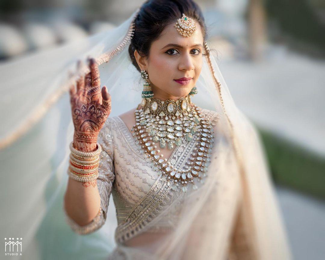 Indian brides hi-res stock photography and images - Page 8 - Alamy