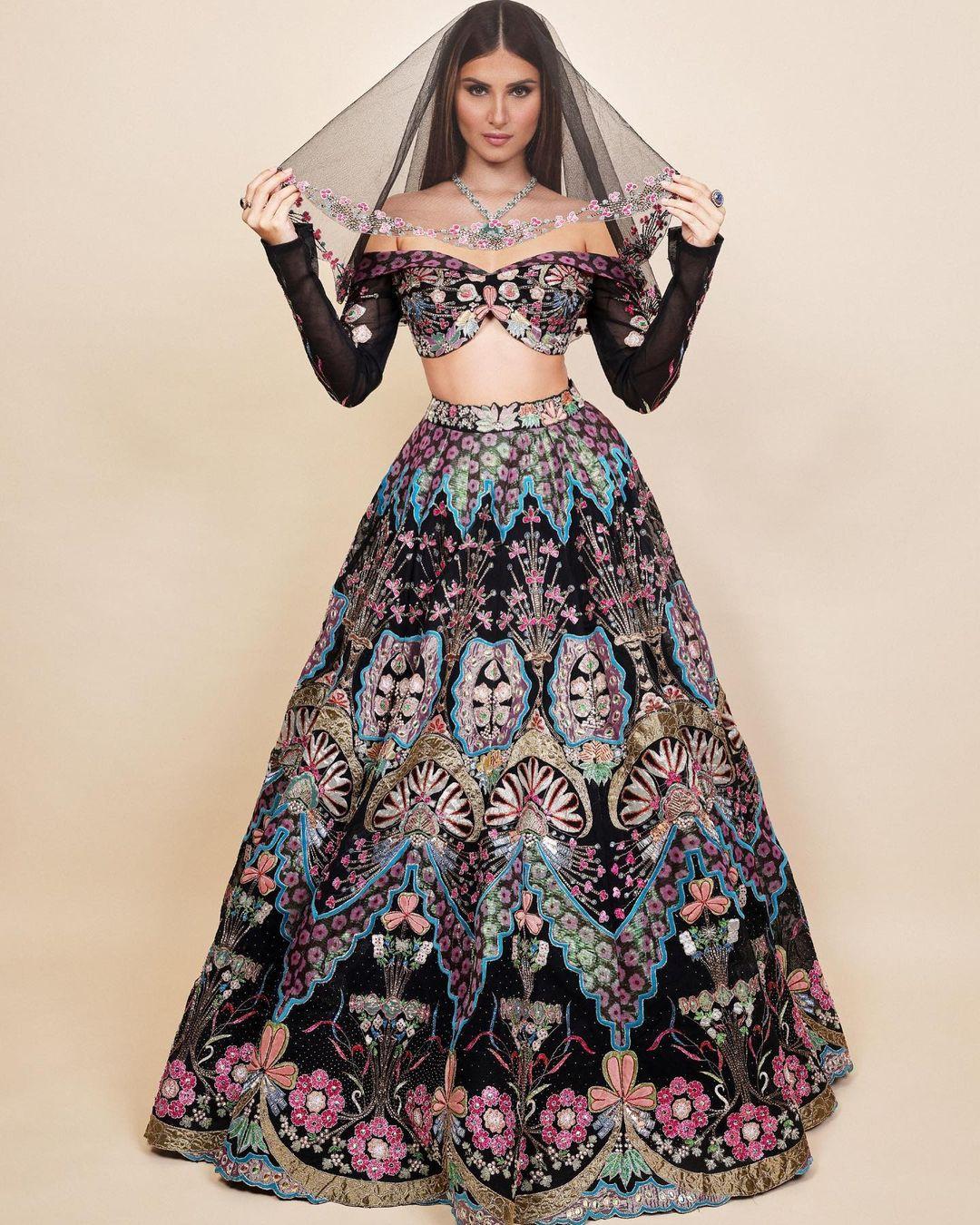 Lehenga Blouse Designs: 7Gorgeous Styles For Short Height Girls | Zoom TV