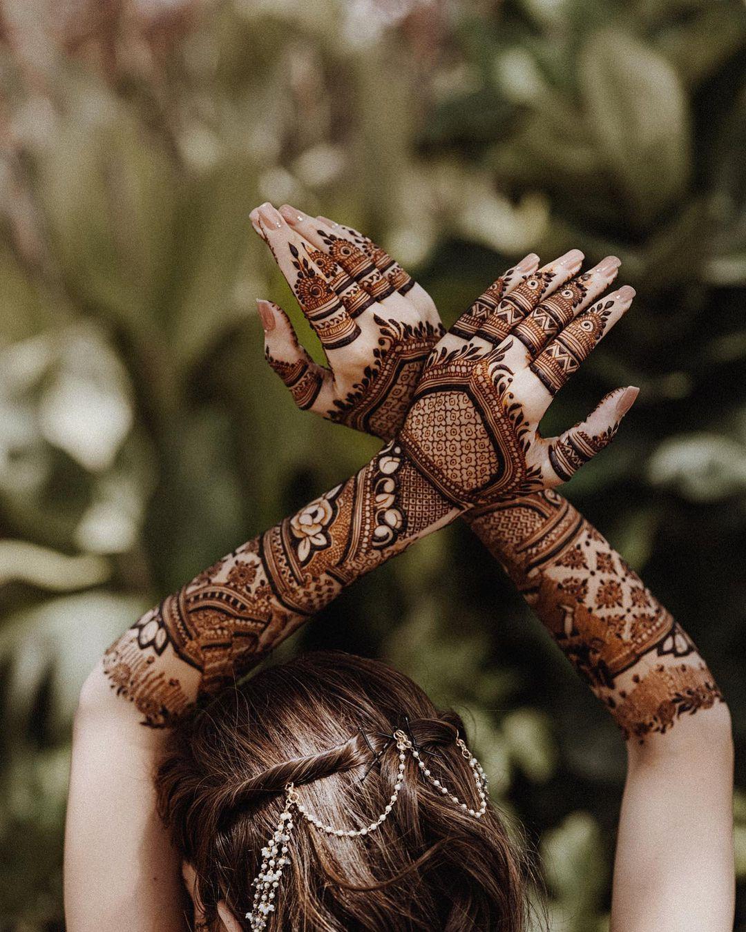 Dulhan Mehndi😍🤍✨ . . . . . . . . . . #darkmehndi #stylishmehndi #thi... |  TikTok