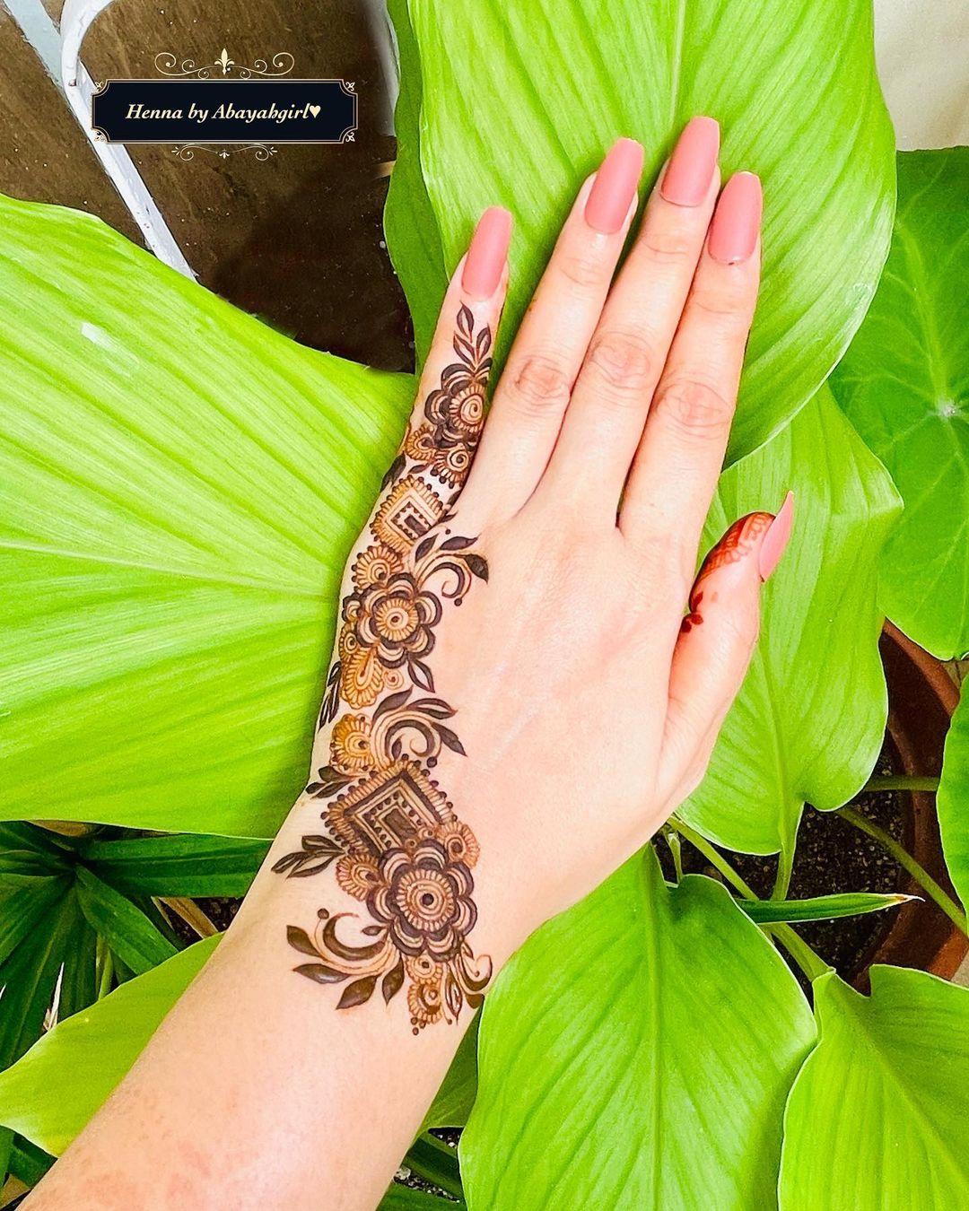 25 + back hand mehndi design