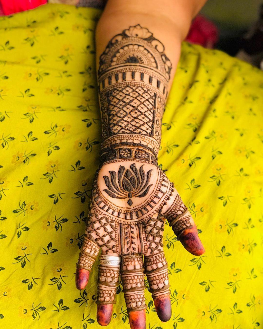 Palm Henna: 15 Simple and Easy Indian Full Palm Mehndi Designs 2021