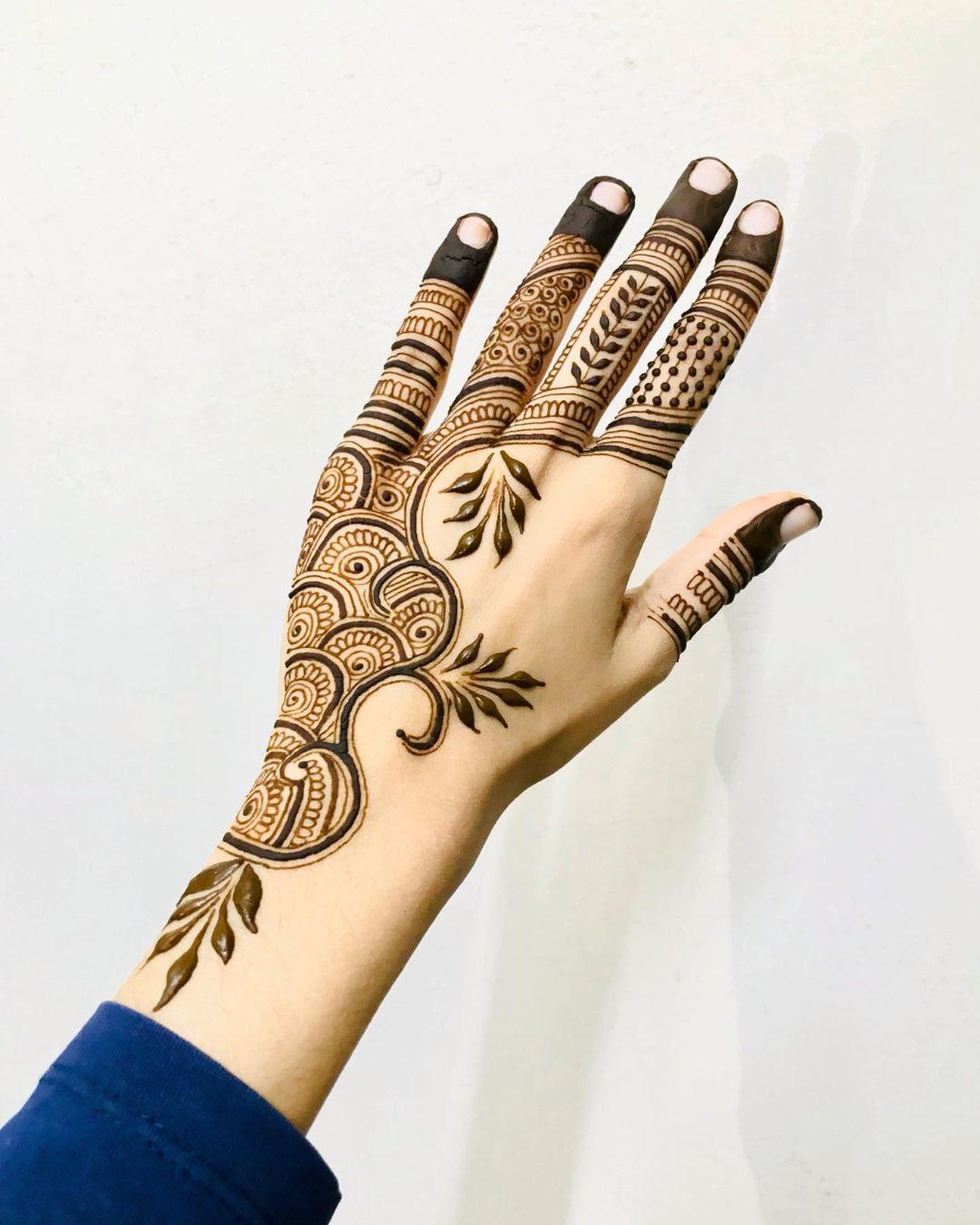 20+ Unique Finger Mehndi Designs That You'll Absolutely Love | WedMeGood