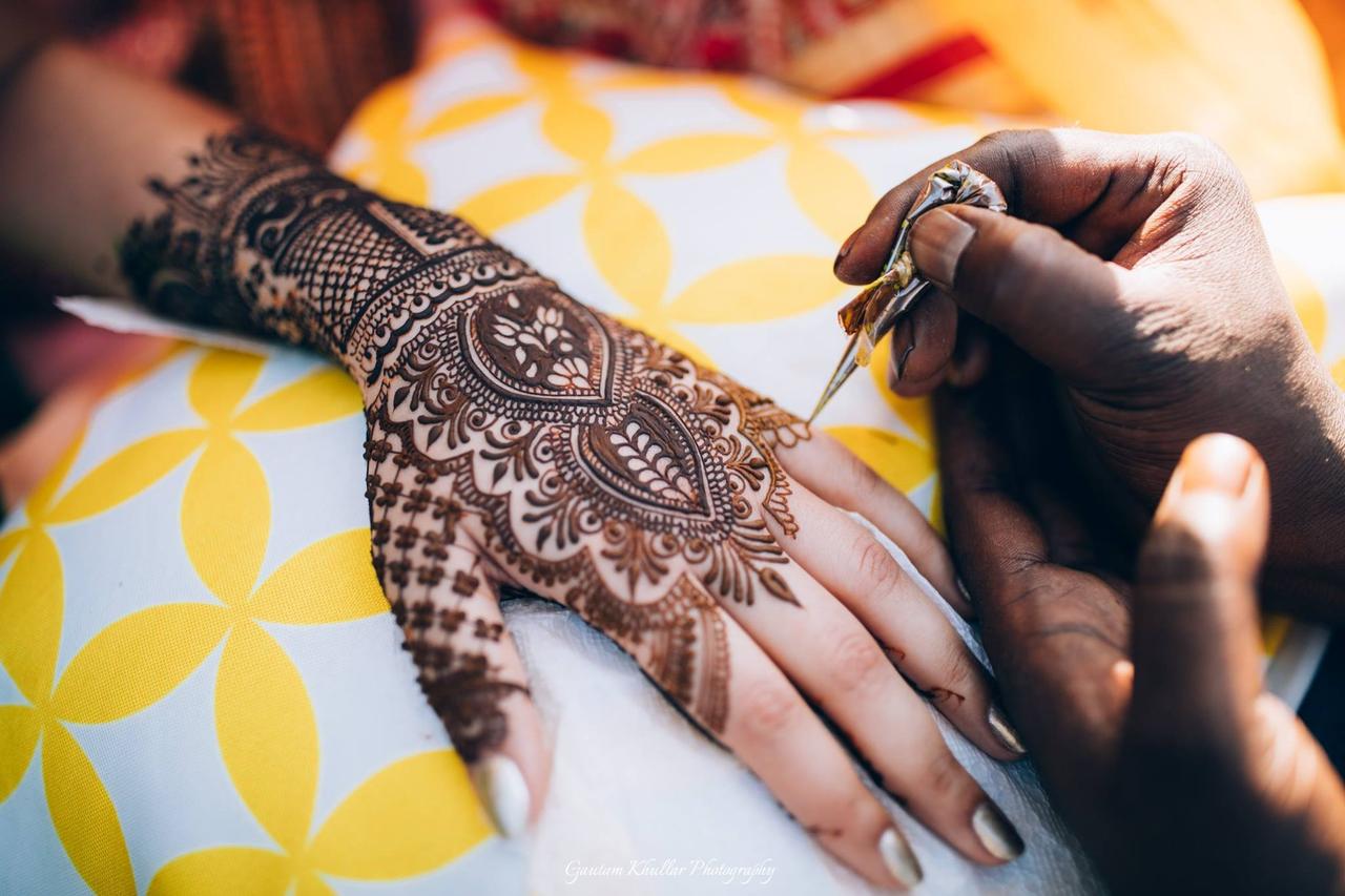 13 Back Hand Mehndi Designs That are Ideal for All Occasions