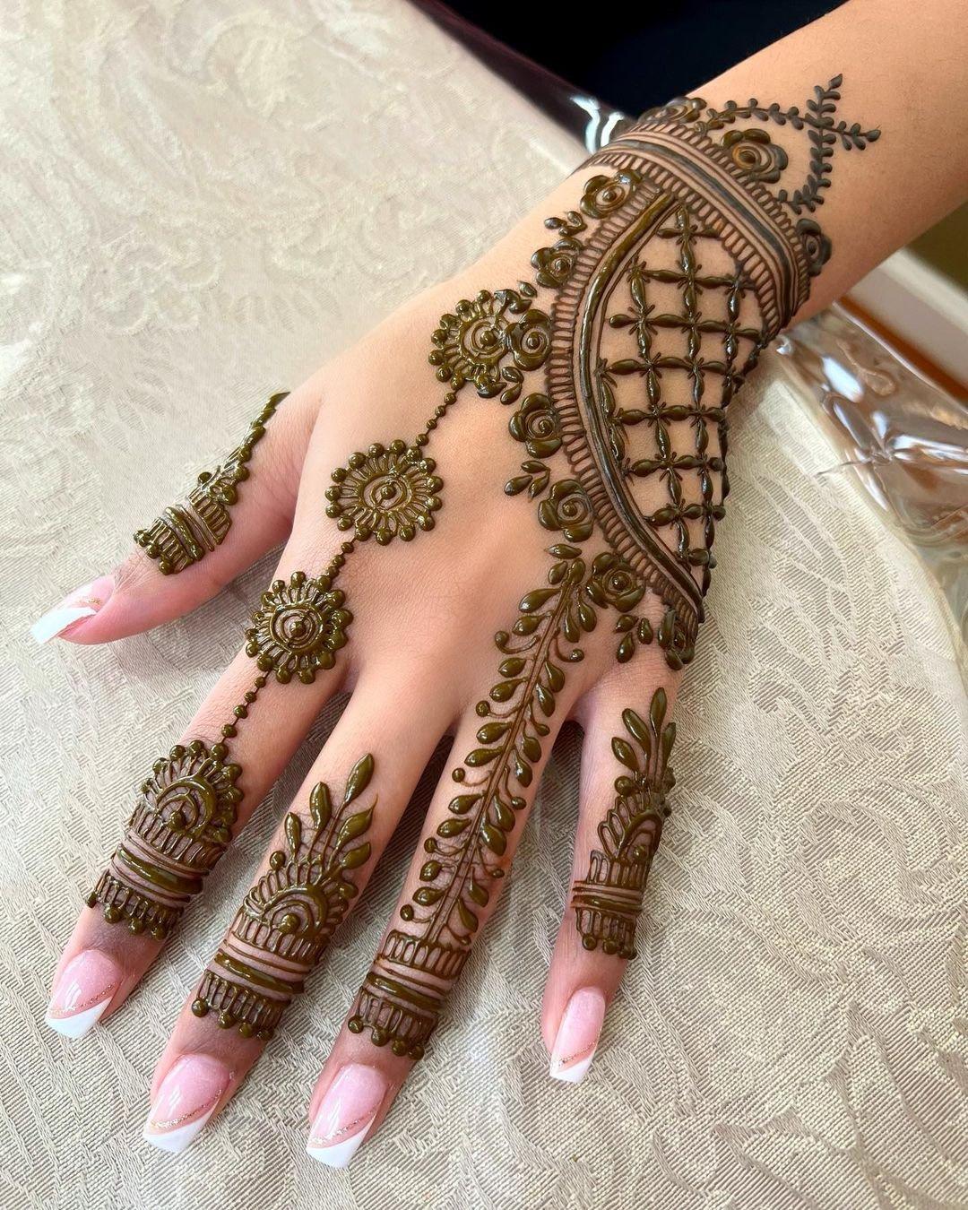 120+ Back Hand Mehndi Designs Stylish, Easy and Bridal Back Hand Mehndi