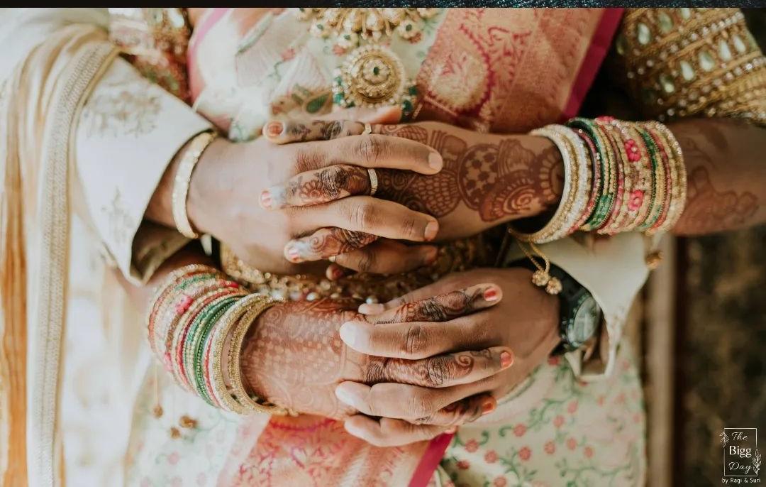 Pin by Liz Sanders on Wedding | Indian wedding photography poses, Indian  wedding poses, Wedding couple poses photography