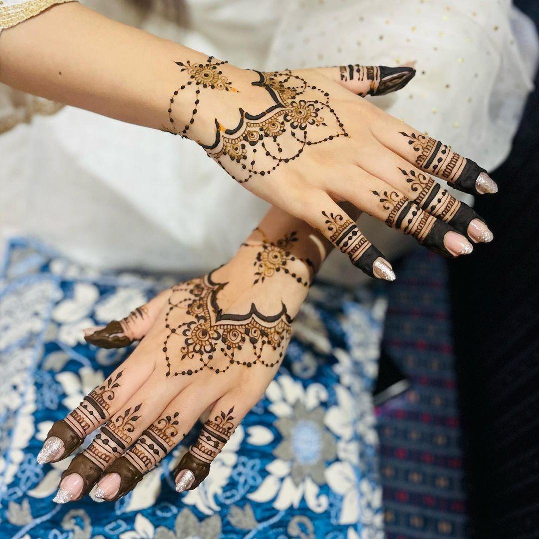Onrechtvaardig gelijkheid Knipperen 25 Easy Henna Designs for Beginners for Your Hands & Feet