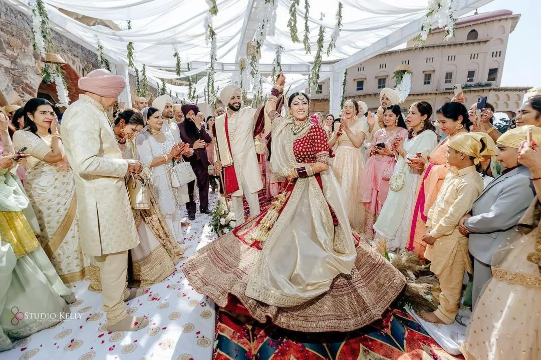 Royal and Majestic wedding celebration starts with Scroll