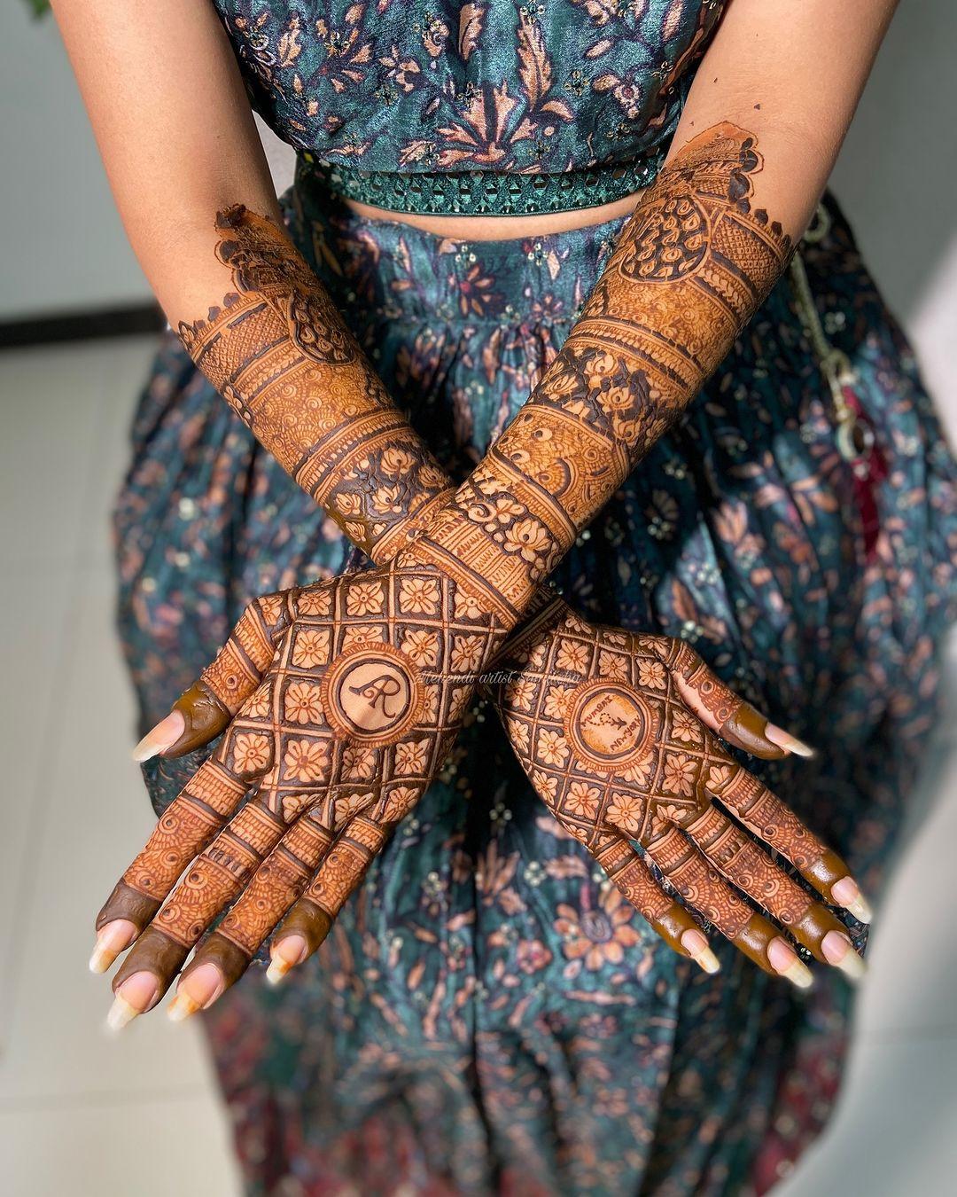 Simple Mehndi Design With Husband Name