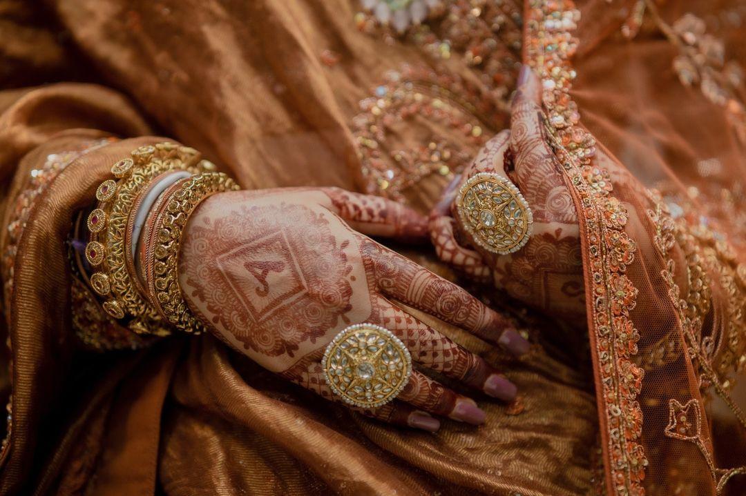 Best 5 Bridal Mehndi Poses for Brides❤️ #wedding #bride #mehendi  #photoshootideas #shorts #viral - YouTube