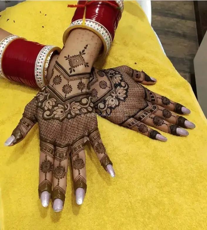 Karwa Chauth Mehndi Design PHOTOS: करवा चौथ पर हाथों पर लगाएं लेटेस्ट  डिजाइन के मेहंदी - Prabhat Khabar