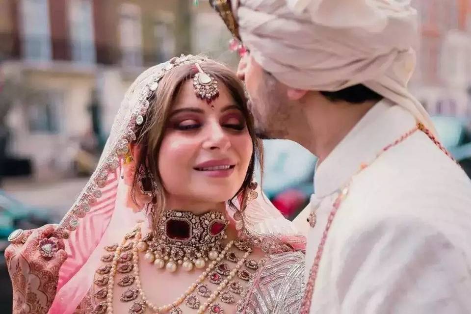 Kanika Kapoor Ties the Knot With Her Love Gautam Hathiramani in London