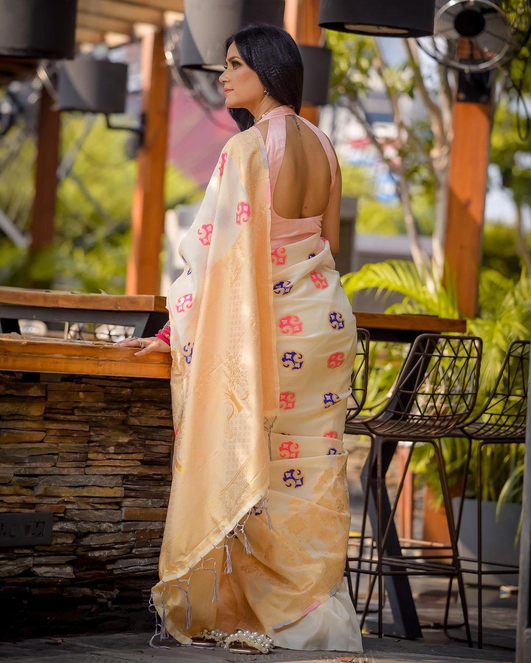 wedding saree blouse designs | silk saree blouse designs | blouse back neck  designs | | wedding saree blouse designs | silk saree blouse designs |  blouse back neck designs | | By Beautiful Trends | Facebook