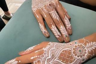 stylish back hand mehndi designs