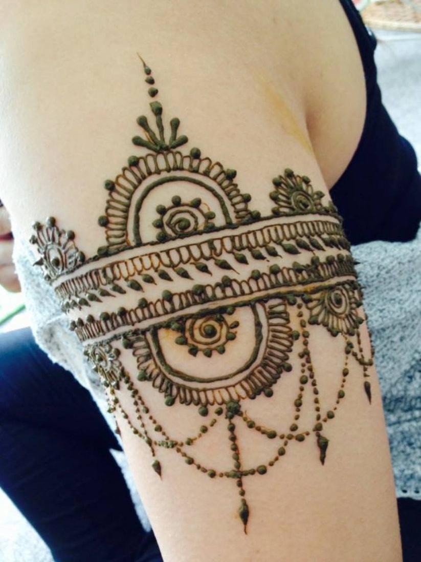 Shoulder Mehndi Designs For Those Who Love To get idea. | Henna tattoo  designs, Shoulder henna, Henna designs