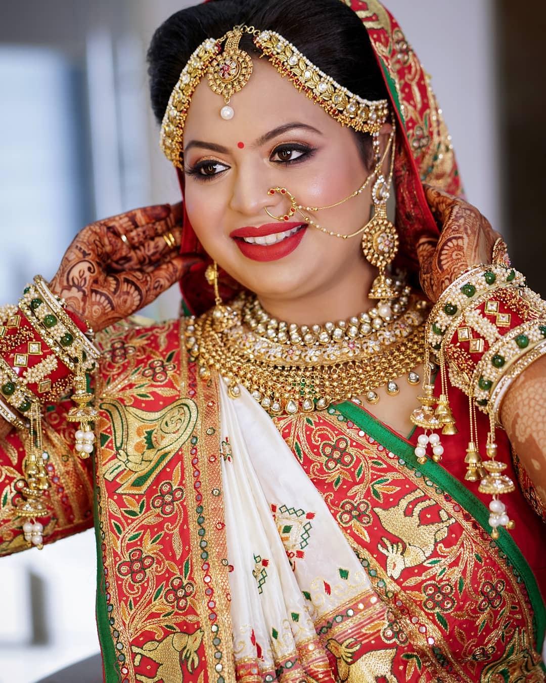Here Is Your Best Guide To The Traditional Red Bangles For Your Wedding ...