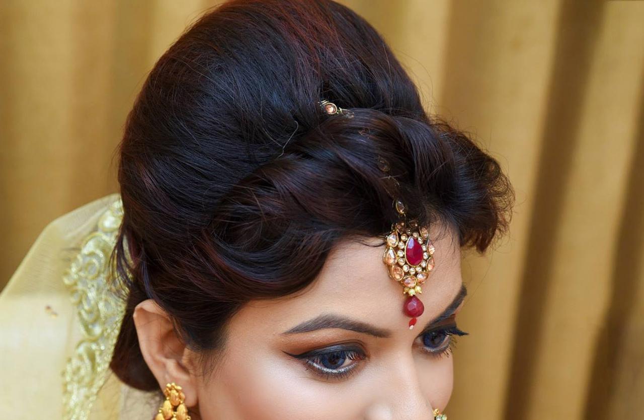 Beautiful Bengali Bride ✨🧿 . In frame- @shydoll_ayshu Mua-  @spotless_by_shubhankar Hairstyle- @chandnikhan4685 . . . #bridedress… |  Instagram