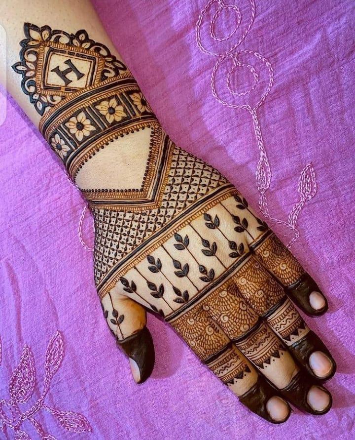 modern back hand mehndi design