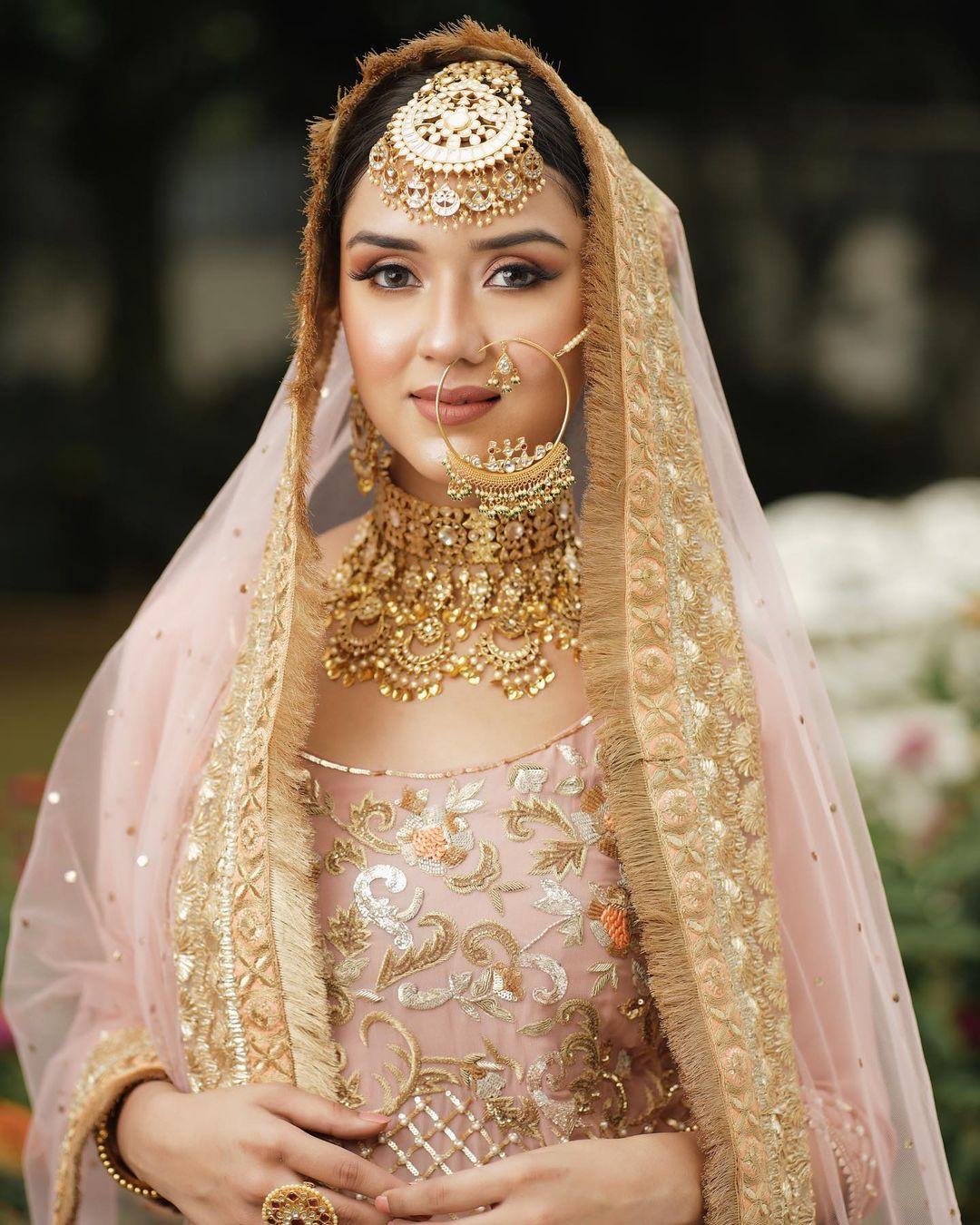 Maang Tikka Or Matha Patti – What To Wear For Your Wedding – Aura Jewels –  Aura Jewels