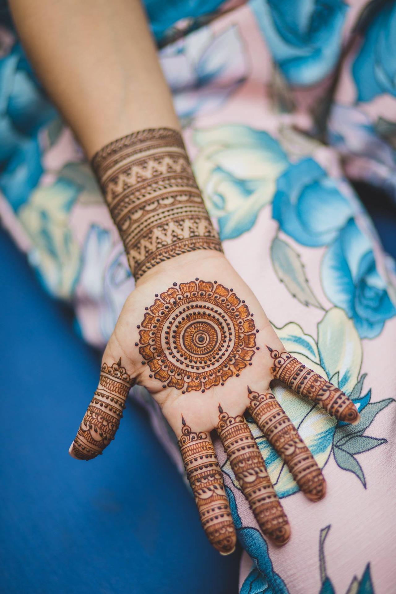 Easy 5-Minute Mehndi Designs For Vat Savitri Vrat 2020: Simple and  Beautiful Henna Patterns to Apply on Hands at Home For The Auspicious  Occasion (Watch Videos) | 🙏🏻 LatestLY