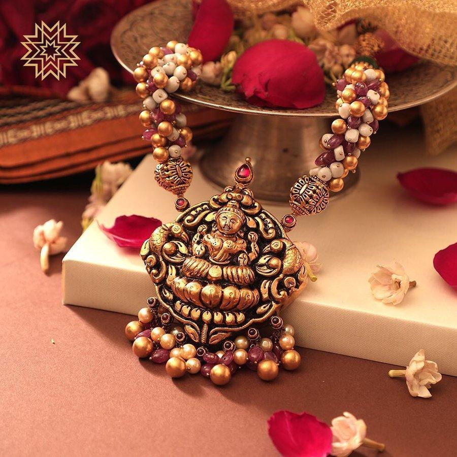 Temple design hot sale jewellery set