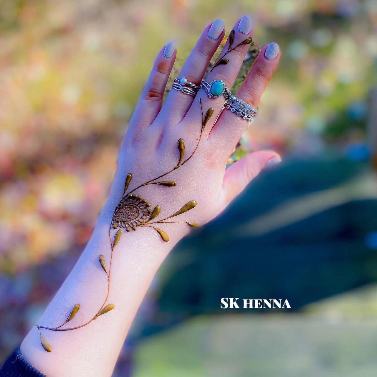 Elegant Finger Mehndi Design